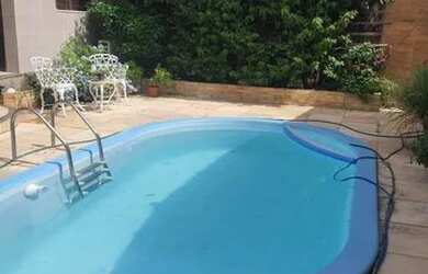 Imagem: A casa possui 3 Dormitórios, 3 Banheiros, 1 Vaga na garagem