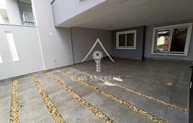 Imagem: A casa possui 3 Dormitórios, 2 Banheiros, 3 Vagas na garagem