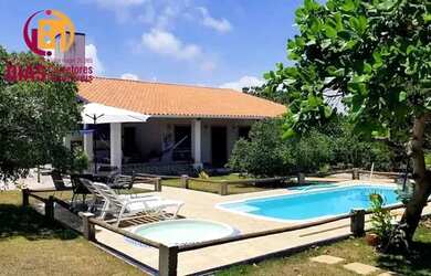 Imagem: A casa possui 3 Dormitórios, 3 Banheiros, 5 Vagas na garagem