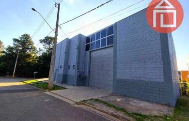 Imagem: O depósito possui 5 Vagas na garagem, 375m² de Área e está