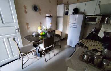 Imagem: A casa possui 3 Dormitórios, 3 Banheiros, 1 Vaga na garagem