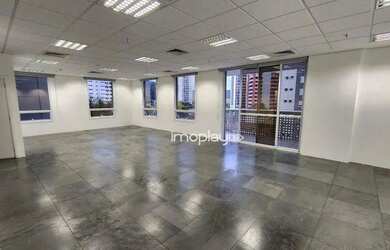 Imagem: O depósito possui 3 Vagas na garagem, 114m² de Área e está