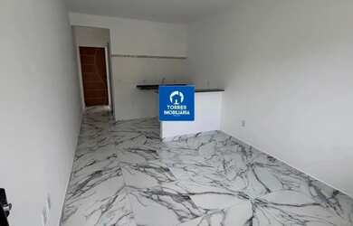 Imagem: A casa possui 1 Dormitório, 1 Banheiro, 1 Vaga na garagem