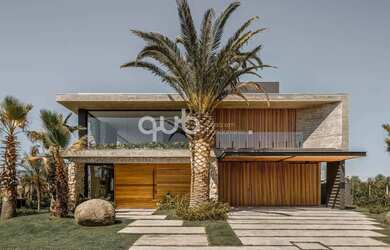 Imagem: A casa possui 5 Dormitórios, 5 Banheiros, 3 Vagas na garagem