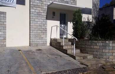 Imagem: A casa possui 5 Dormitórios, 2 Banheiros, 3 Vagas na garagem