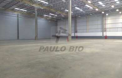 Imagem: O depósito possui 4 Vagas na garagem, 2.297m² de Área e