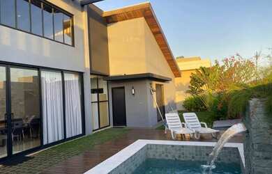 Imagem: A casa em condomínio possui 3 Dormitórios, 4 Banheiros, 3