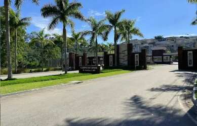 Imagem: A casa em condomínio possui 4 Dormitórios, 5 Banheiros, 4