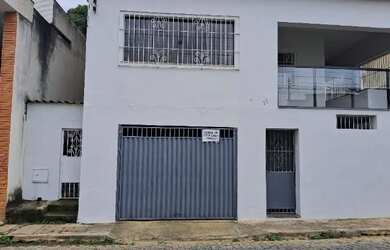 Imagem: A casa possui 5 Dormitórios, 3 Banheiros, 1 Vaga na garagem