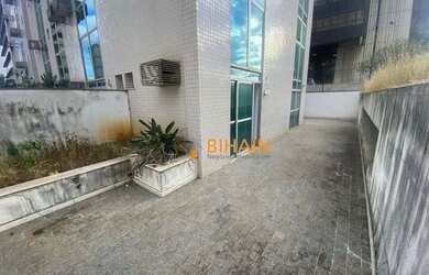 Imagem: O depósito para alugar possui 3 Vagas na garagem e 150m² de