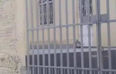 Imagem: A casa possui 2 Dormitórios, 2 Banheiros, 2 Vagas na garagem