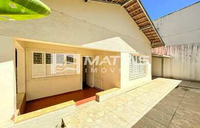 Imagem: A casa possui 5 Dormitórios, 3 Banheiros, 5 Vagas na garagem