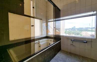 Imagem: A casa possui 5 Dormitórios, 5 Banheiros, 5 Vagas na garagem