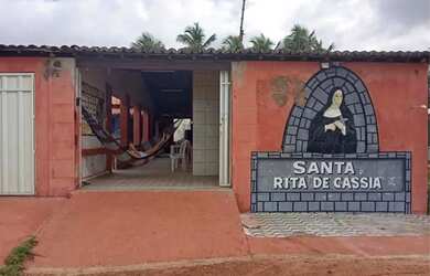 Imagem: A casa possui 3 Dormitórios, 3 Banheiros, 2 Vagas na garagem