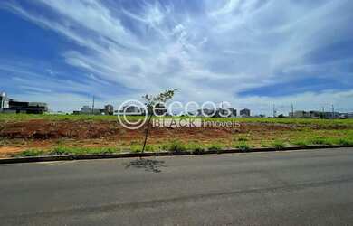 Imagem: O terreno possui 286m² de Área, Imóvel mobiliado e está