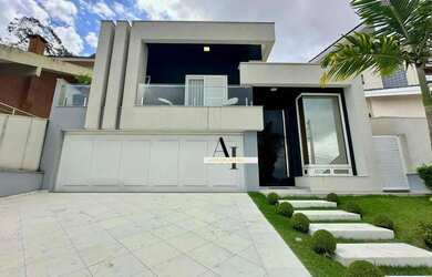 Imagem: A casa em condomínio possui 4 Dormitórios, 5 Banheiros, 5