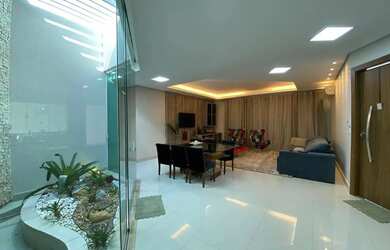 Imagem: A casa possui 3 Dormitórios, 3 Banheiros, 2 Vagas na garagem