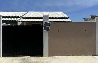 Imagem: A casa possui 2 Dormitórios, 2 Banheiros, 2 Vagas na garagem