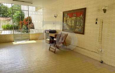 Imagem: A casa possui 5 Dormitórios, 2 Banheiros, 1 Vaga na garagem