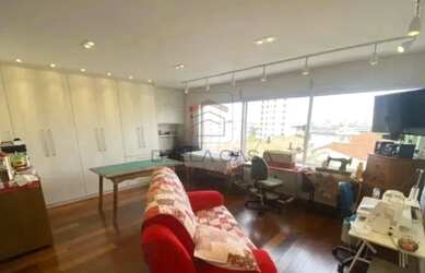 Imagem: A casa possui 3 Dormitórios, 5 Banheiros, 4 Vagas na garagem