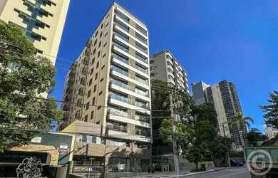 Imagem: O apartamento possui 1 Dormitório, 1 Banheiro, 1 Vaga na garagem