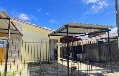 Imagem: A casa à venda possui 2 Dormitórios, 1 Banheiro, 1 Vaga na