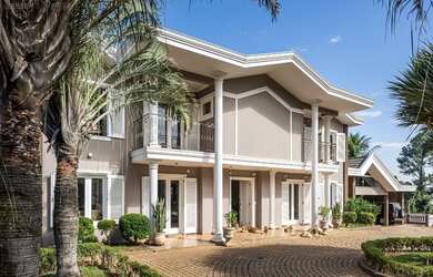 Imagem: A casa em condomínio possui 5 Dormitórios, 5 Banheiros, 3