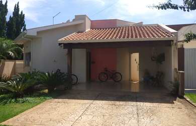 Imagem: A casa em condomínio possui 3 Dormitórios, 3 Banheiros, 2