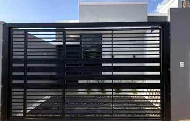 Imagem: A casa possui 2 Dormitórios, 1 Banheiro, 2 Vagas na garagem