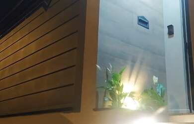 Imagem: A casa possui 3 Dormitórios, 2 Banheiros, 2 Vagas na garagem