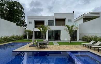 Imagem: A casa em condomínio possui 4 Dormitórios, 5 Banheiros, 5