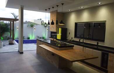 Imagem: A casa em condomínio possui 3 Dormitórios, 5 Banheiros, 4