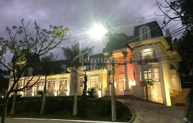 Imagem: A casa em condomínio possui 5 Dormitórios, 5 Banheiros, 5