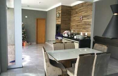 Imagem: A casa em condomínio possui 3 Dormitórios, 4 Banheiros, 4