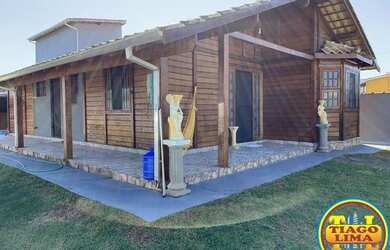 Imagem: A casa possui 4 Dormitórios, 4 Banheiros, 4 Vagas na garagem