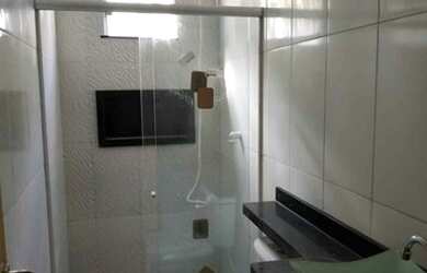 Imagem: A casa possui 3 Dormitórios, 2 Banheiros, 2 Vagas na garagem