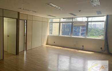 Imagem: O depósito possui 2 Vagas na garagem, 88m² de Área e está