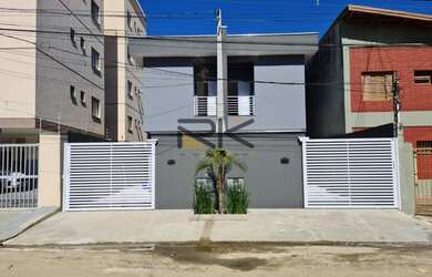 Imagem: A casa possui 3 Dormitórios, 4 Banheiros, 2 Vagas na garagem