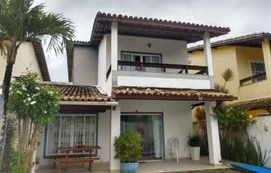 Imagem: A casa possui 4 Dormitórios, 5 Banheiros, 3 Vagas na garagem