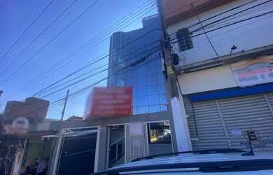 Imagem: O depósito possui 5 Vagas na garagem, 1.200m² de Área e