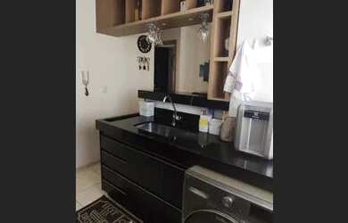 Imagem: O apartamento possui 2 Dormitórios, 1 Banheiro, 1 Vaga na garagem