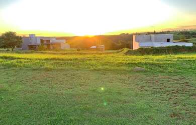 Imagem: O terreno possui 250m² de Área e está localizado em Loteamento