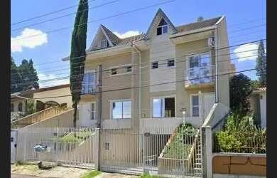 Imagem: A casa possui 3 Dormitórios, 4 Banheiros, 3 Vagas na garagem