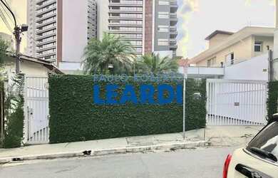 Imagem: A casa possui 3 Dormitórios, 4 Banheiros, 4 Vagas na garagem