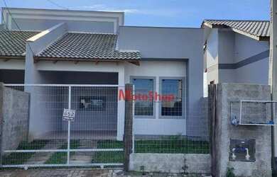 Imagem: A casa possui 2 Dormitórios, 1 Banheiro, 1 Vaga na garagem