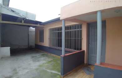 Imagem: A casa possui 1 Dormitório, 1 Banheiro, 1 Vaga na garagem