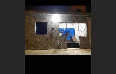 Imagem: A casa possui 2 Dormitórios, 1 Banheiro, 1 Vaga na garagem