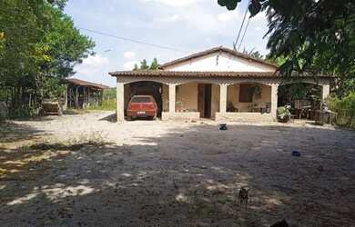 Imagem: A casa possui 2 Dormitórios, 1 Banheiro e está localizado