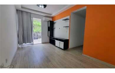 Imagem: O apartamento possui 3 Dormitórios, 1 Banheiro, 1 Vaga na garagem