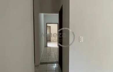 Imagem: A casa possui 3 Dormitórios, 2 Banheiros, 1 Vaga na garagem